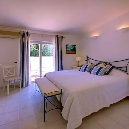 Alvor Sleeps 8 Pool Air Con Wifi Villa