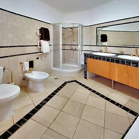 Alvor Sleeps 8 Pool Air Con Wifi Portimão