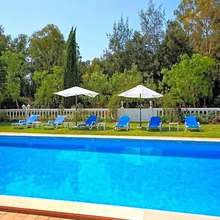 Alvor Sleeps 8 Pool Air Con Wifi Villa