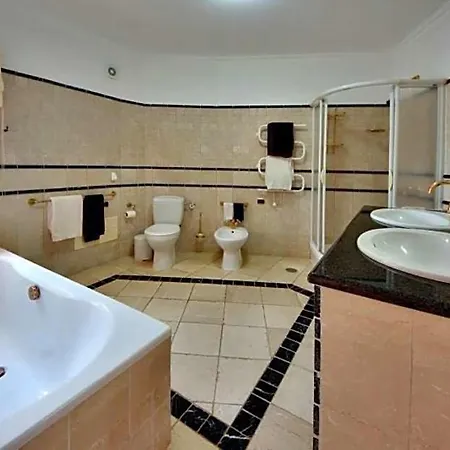 Alvor Sleeps 8 Pool Air Con Wifi Portimão