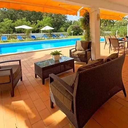 Villa Alvor Sleeps 8 Pool Air Con Wifi Portimão
