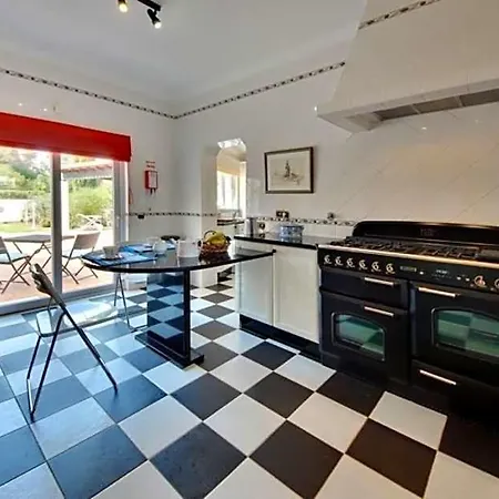 Alvor Sleeps 8 Pool Air Con Wifi
