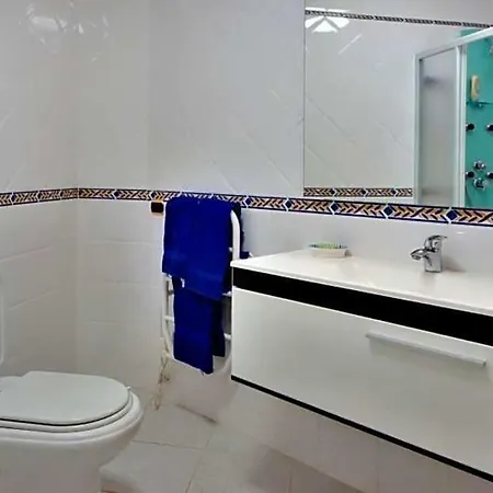 Villa Alvor Sleeps 8 Pool Air Con Wifi *